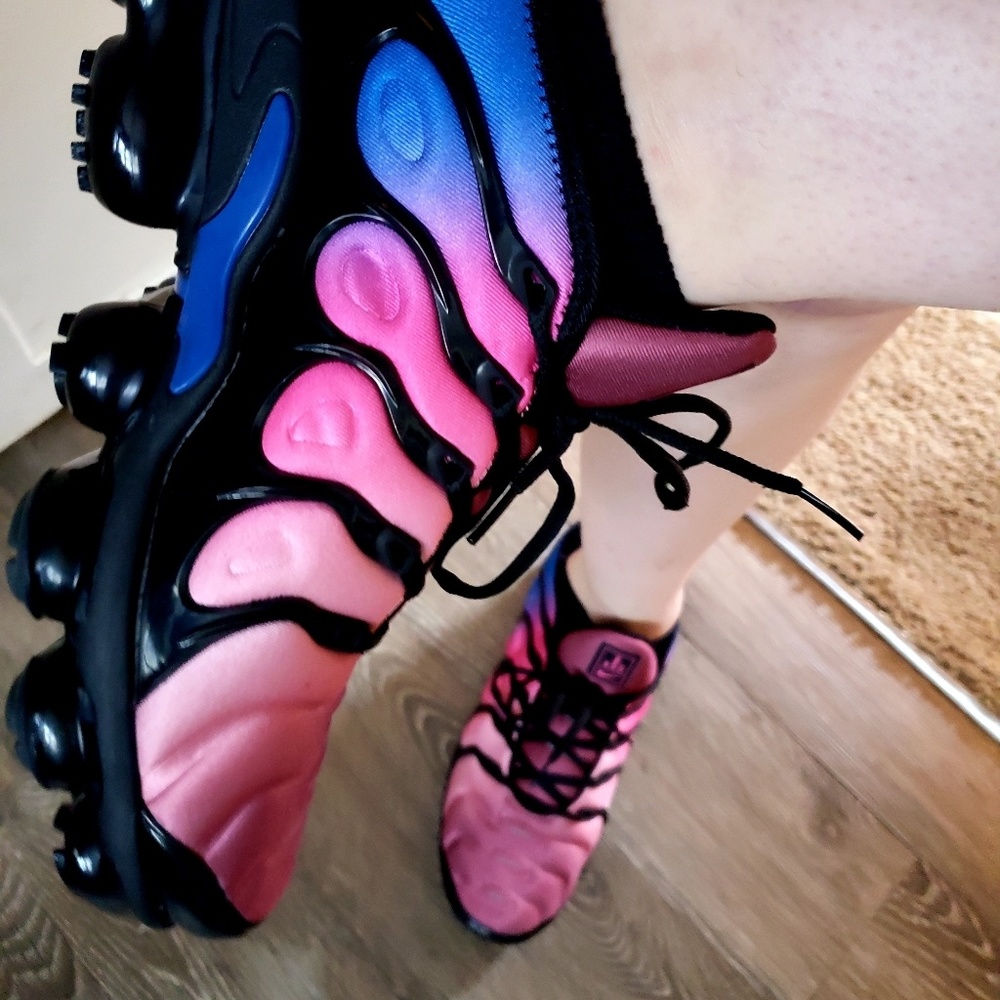 Nike Air VaporMax Plus 'Red Violet Blue' Gradient